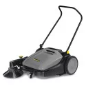Mesin Floor Sweeper Karcher Karcher KM70/20C adalah penyapu lantai manual yang dirancang untuk membersihkan area luas dengan cepat dan efisien, cocok untuk lingkungan industri dan komersial.